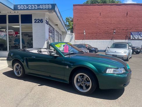 Used 2001 Ford Mustang Convertible RWD image 38
