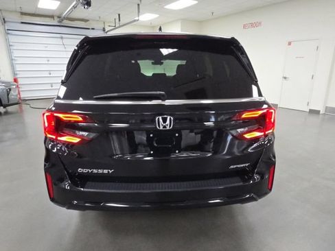 Used 2025 Honda Odyssey Sport-L image 4