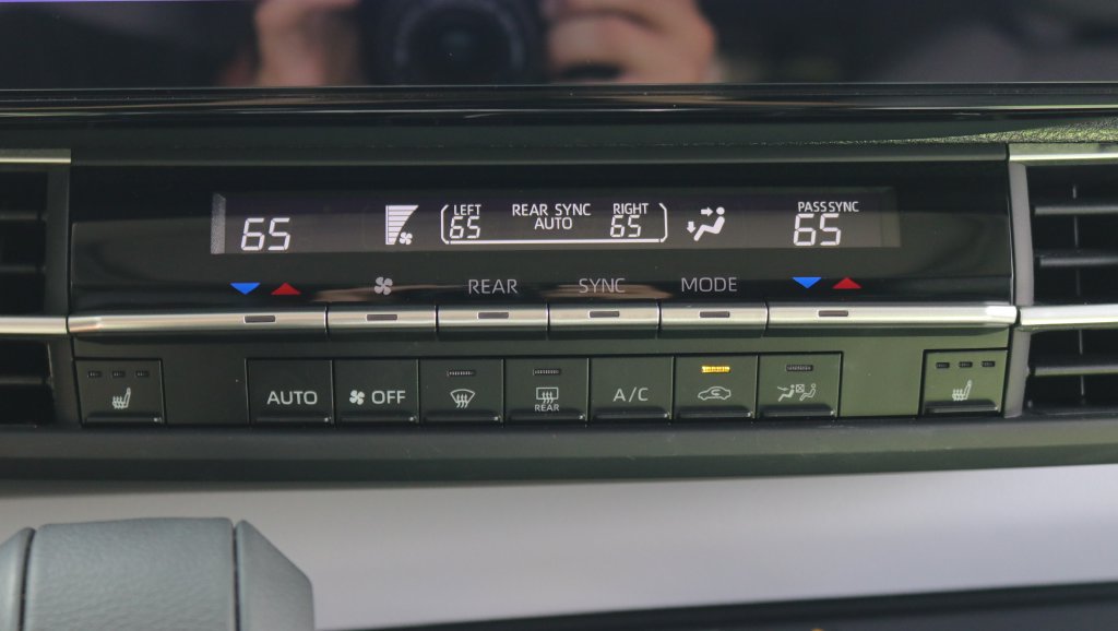 Certified 2026 Toyota Sienna XLE FWD image 26