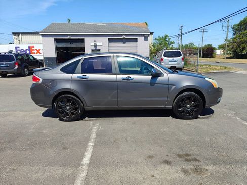 Used 2010 Ford Focus SEL FWD image 6