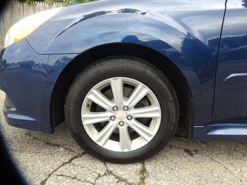 Used 2011 Subaru Legacy 2.5i Premium AWD/4WD image 21