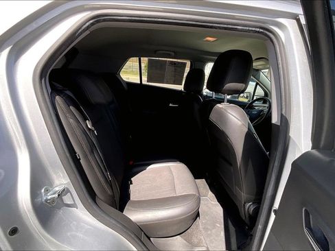 Used 2022 Chevrolet Trax LT w/ LT Convenience Package AWD/4WD image 27