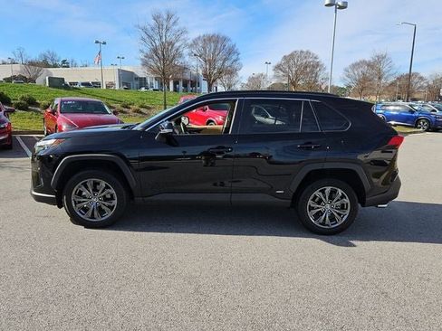 Used 2023 Toyota RAV4 XLE Premium image 4