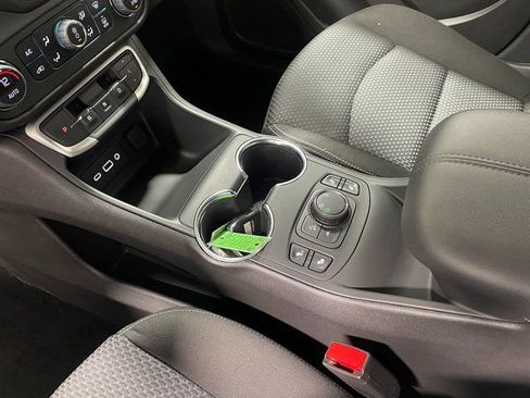 Used 2024 GMC Terrain SLE w/ Driver Convenience Package AWD/4WD image 17