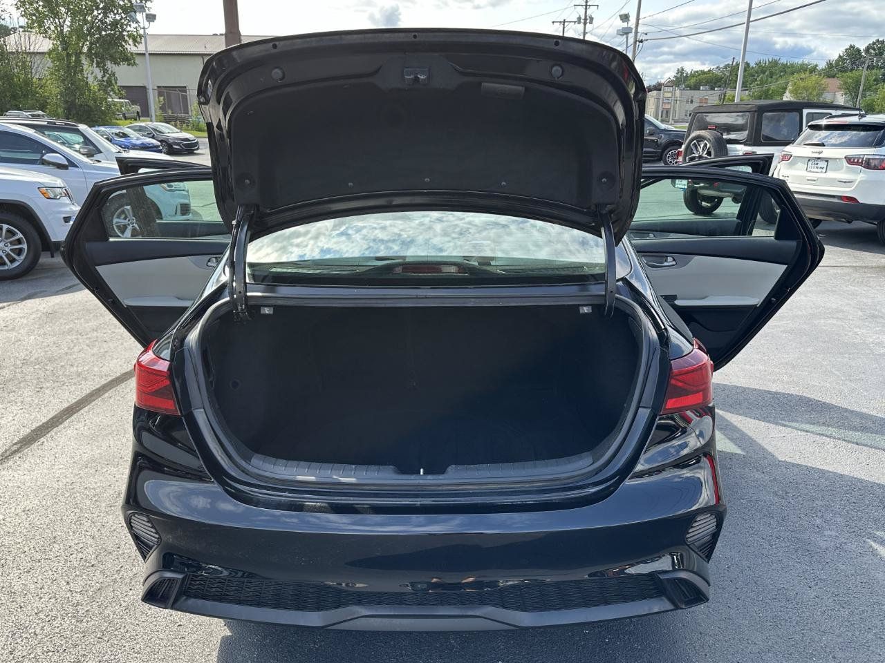 Used 2023 Kia Forte LXS w/ LXS Technology Package FWD image 33