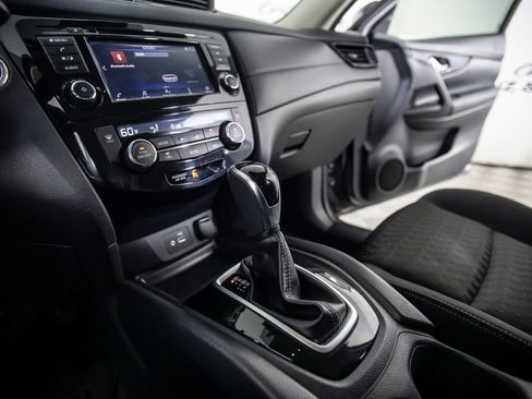 Used 2019 Nissan Rogue SV FWD image 32