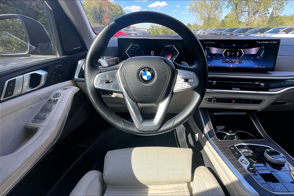 Used 2025 BMW X7 xDrive40i w/ Premium Package AWD/4WD image 7