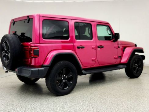 Used 2022 Jeep Wrangler Unlimited Sahara AWD/4WD image 5