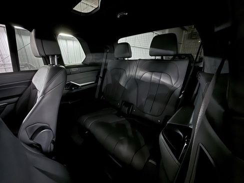 Used 2022 BMW X7 xDrive40i w/ M Sport Package image 25