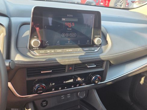 Used 2025 Nissan Rogue SV FWD image 19
