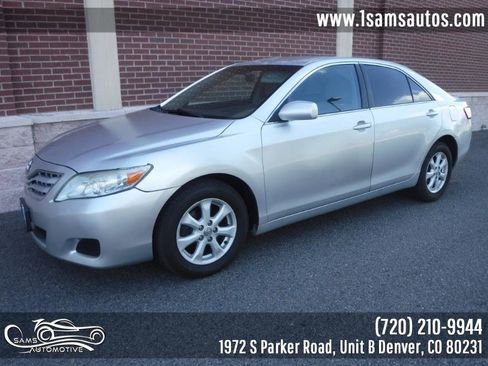 Used 2010 Toyota Camry LE image 1