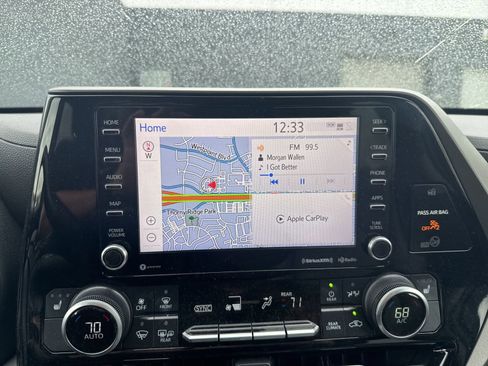 Used 2021 Toyota Highlander XLE image 29