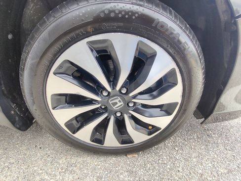 Used 2017 Honda Accord Hybrid Sedan image 22