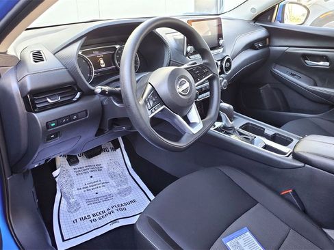 Used 2025 Nissan Sentra SV image 9