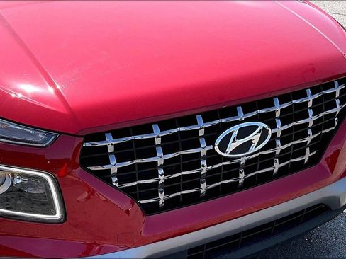 Used 2022 Hyundai Venue Limited w/ Cargo Package FWD image 31