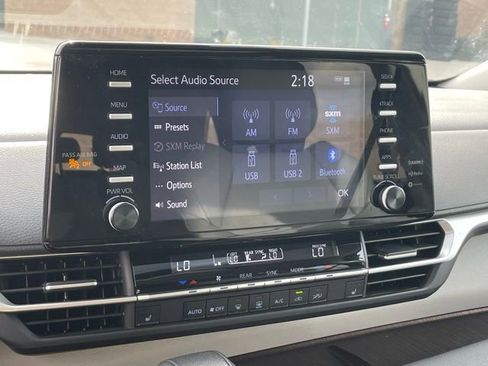 Used 2024 Toyota Sienna XLE image 21