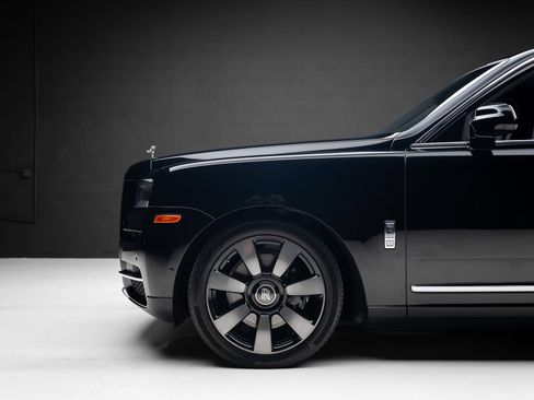 Used 2022 Rolls-Royce Cullinan w/ Technology Package AWD/4WD image 19