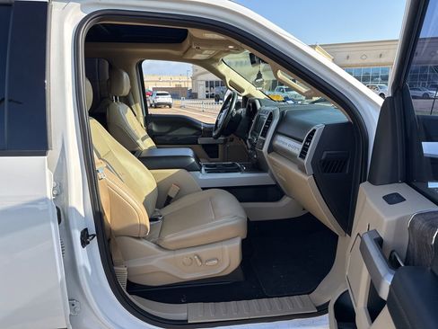 Used 2019 Ford F250 Lariat w/ Lariat Ultimate Package image 13