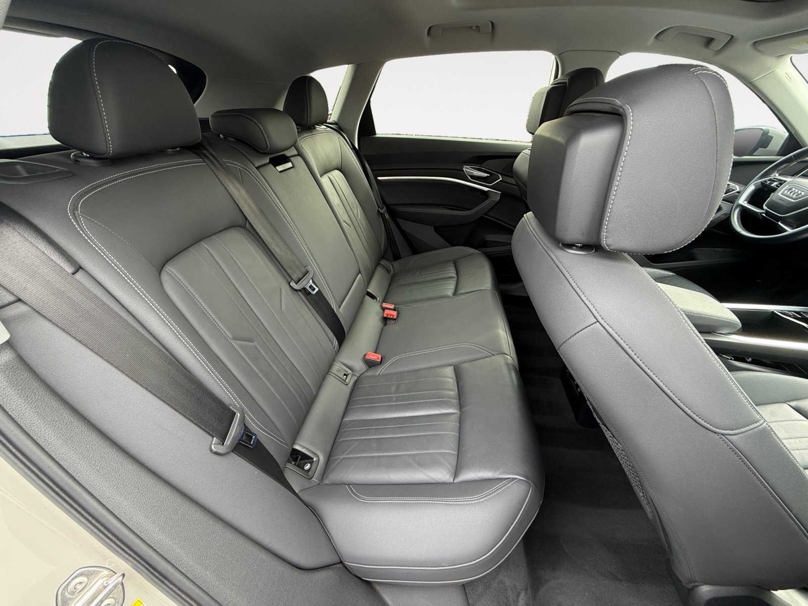Used 2021 Audi e-tron Premium w/ Convenience Plus Package AWD/4WD image 18