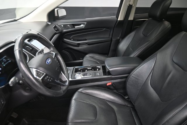 Used 2019 Ford Edge Titanium w/ Equipment Group 301A AWD/4WD image 17