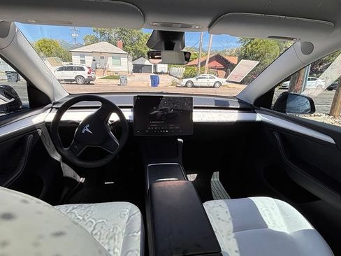 Used 2024 Tesla Model Y Long Range AWD/4WD image 8