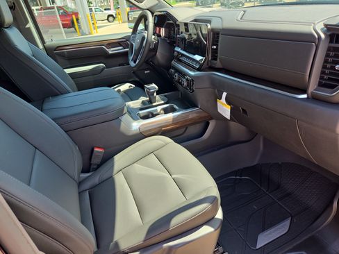 New 2026 Chevrolet Silverado 1500 RST w/ Convenience Package II AWD/4WD image 9