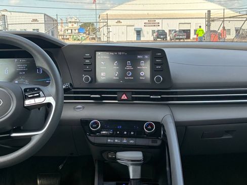 Used 2026 Hyundai Elantra Hybrid FWD image 14