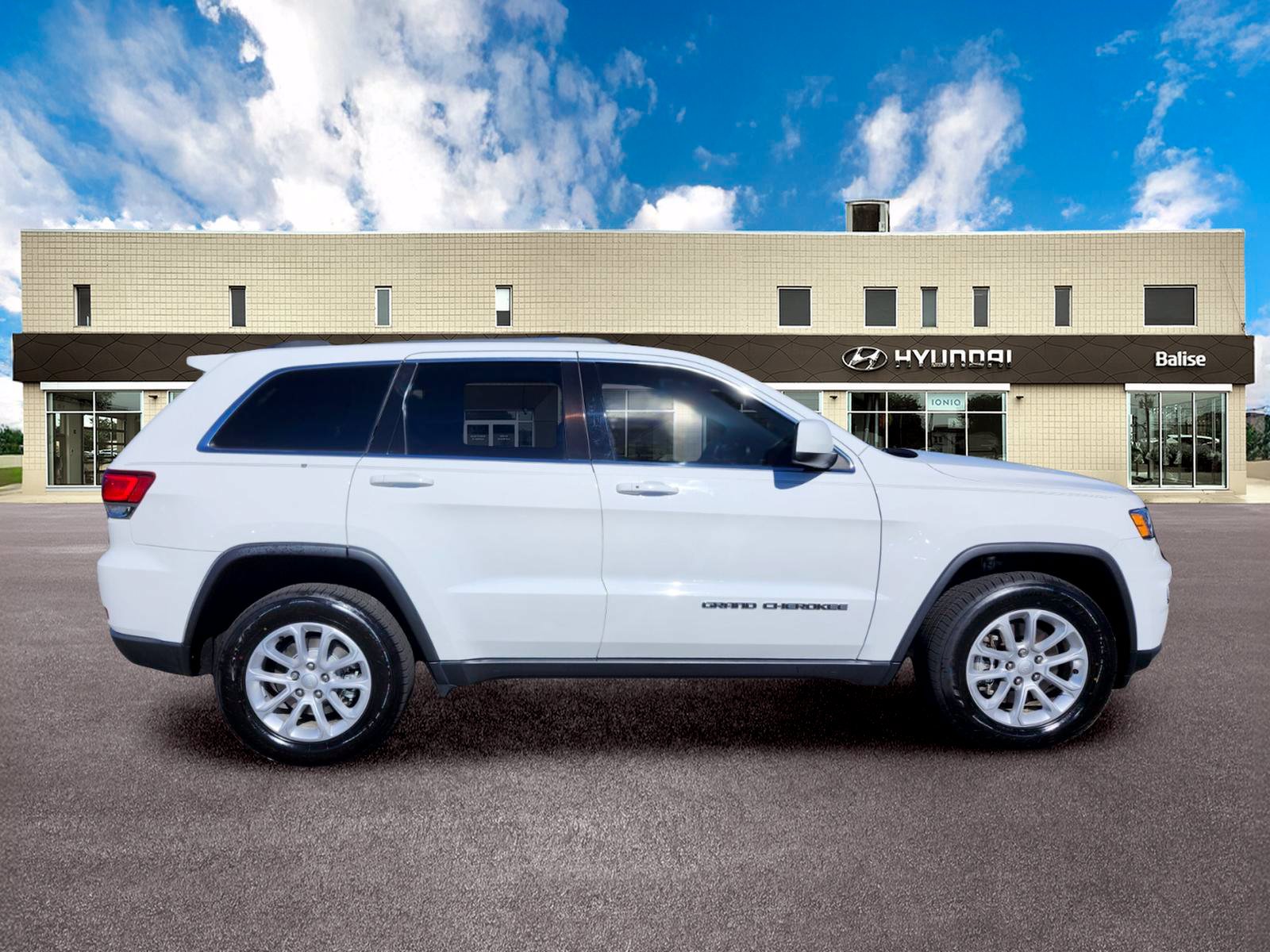 Used 2021 Jeep Grand Cherokee Laredo X AWD/4WD image 2