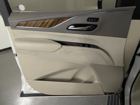 Used 2023 Cadillac Escalade Sport Platinum image 9