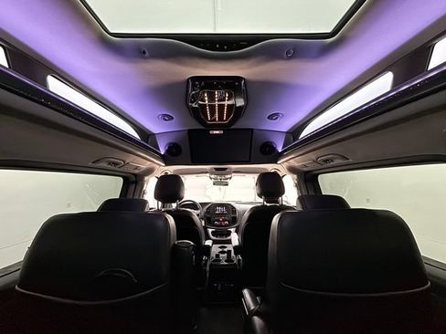Used 2019 Mercedes-Benz Metris Passenger image 3