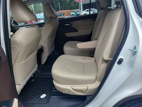 Used 2021 Toyota Highlander Platinum FWD image 30