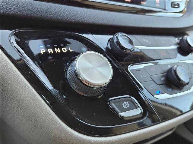 Used 2021 Chrysler Pacifica Touring-L FWD image 13