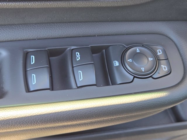 Used 2022 GMC Terrain SLE w/ Driver Convenience Package FWD image 17