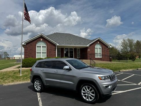 Used 2017 Jeep Grand Cherokee Limited image 10