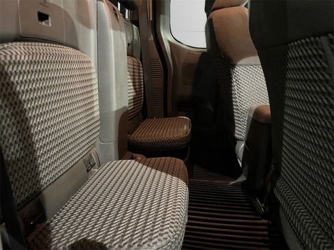 Used 2015 Nissan Frontier SV image 16