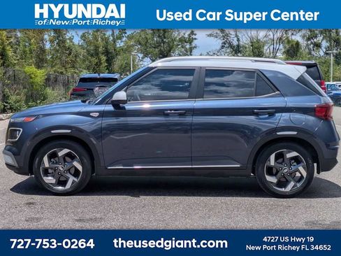 Certified 2023 Hyundai Venue Limited FWD image 2
