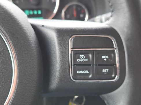 Used 2017 Jeep Wrangler Unlimited Rubicon w/ Connectivity Group AWD/4WD image 12