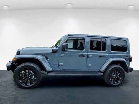 Used 2025 Jeep Wrangler Unlimited Sahara AWD/4WD image 4