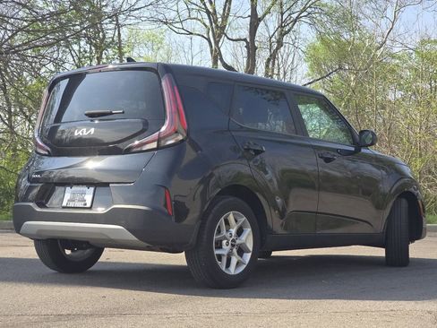 Used 2023 Kia Soul LX w/ LX Technology Package image 14