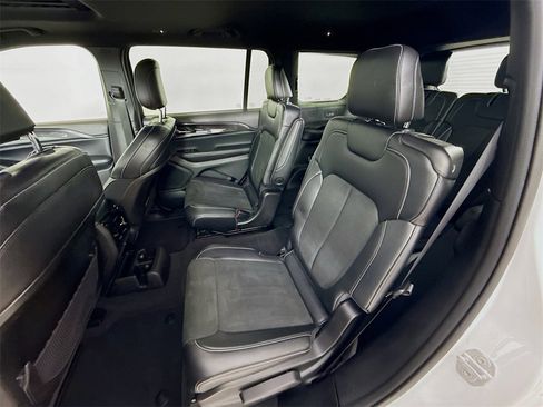 Used 2023 Jeep Grand Cherokee L Laredo image 23