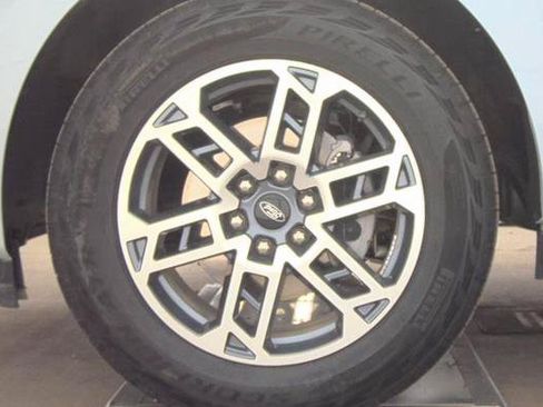 Used 2025 Ford Expedition Active AWD/4WD image 3