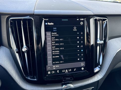 Used 2025 Volvo XC60 B5 Plus image 11