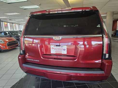 Used 2019 Cadillac Escalade Premium Luxury AWD/4WD image 8