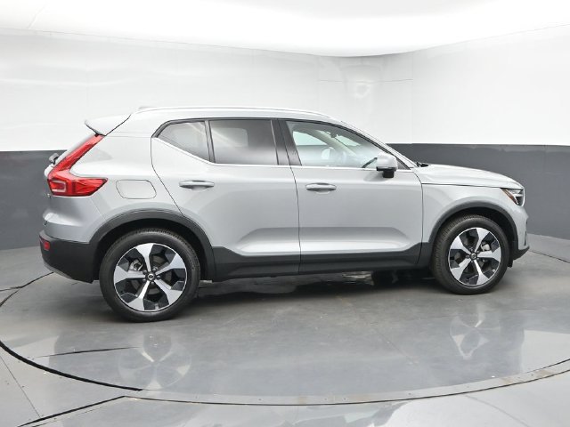 Used 2024 Volvo XC40 B5 Plus w/ Protection Package Premier AWD/4WD image 9