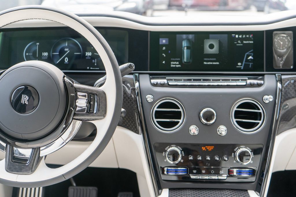 New 2027 Rolls-Royce Cullinan Black Badge AWD/4WD image 4