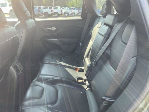 Used 2019 Jeep Cherokee Limited image 24