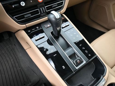 Certified 2023 Porsche Macan AWD/4WD image 20