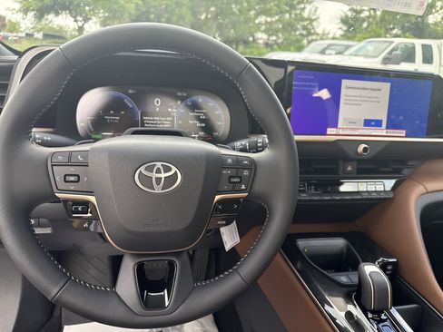 New 2025 Toyota Crown Signia w/ Advanced Technology Package image 18