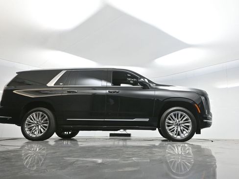 Used 2025 Cadillac Escalade ESV Premium Luxury image 78