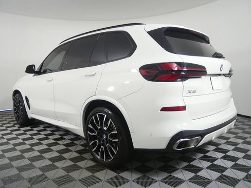 Used 2024 BMW X5 xDrive40i w/ M Sport Package AWD/4WD image 3